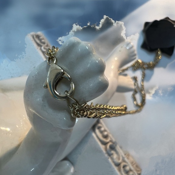 A Single Black Rose Pendant Necklace - Picture 5 of 7